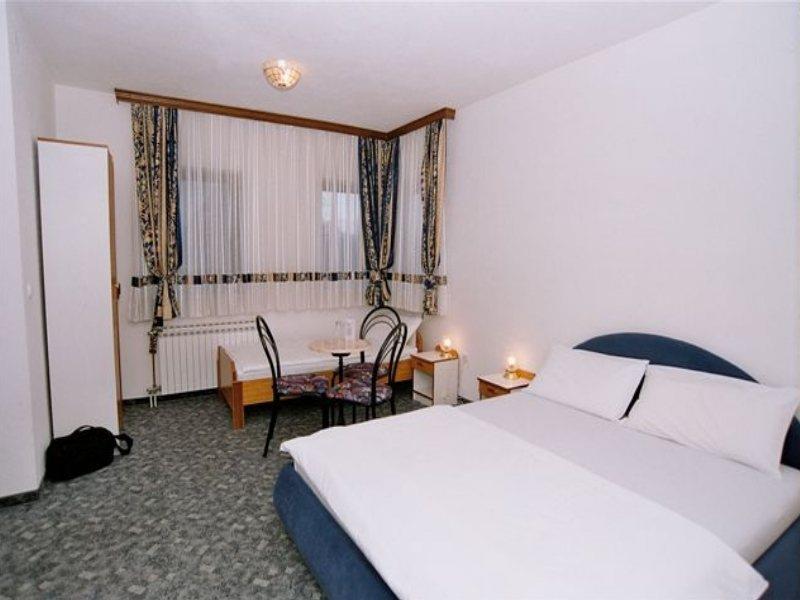 Ada S Hotel Bihać Quarto foto